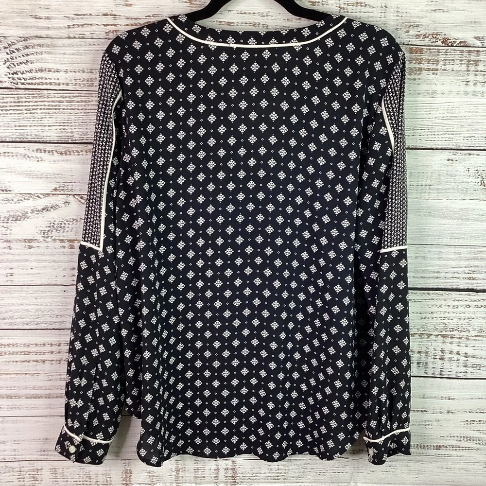 LOFT ANN TAYLOR SIZE M TOP NAVY BLUE WHITE BLOUSE FALL GUC - Picture 13 of 15